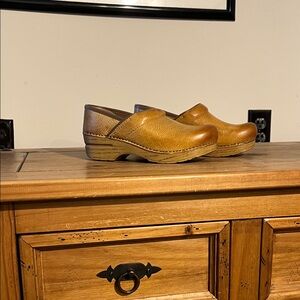 Dansko Women's Brown Leather Mules